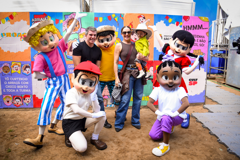 Estrelas da TV e da música levam filhos para curtir o Arraiá do Chico Bento, em São Paulo