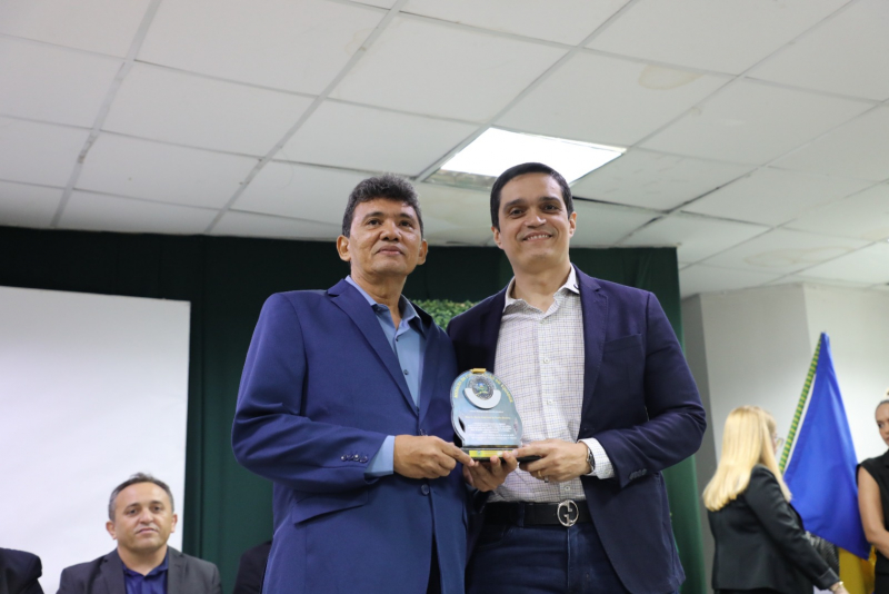 Denis Bezerra é homenageado na Câmara de Vereadores de Quixeramobim