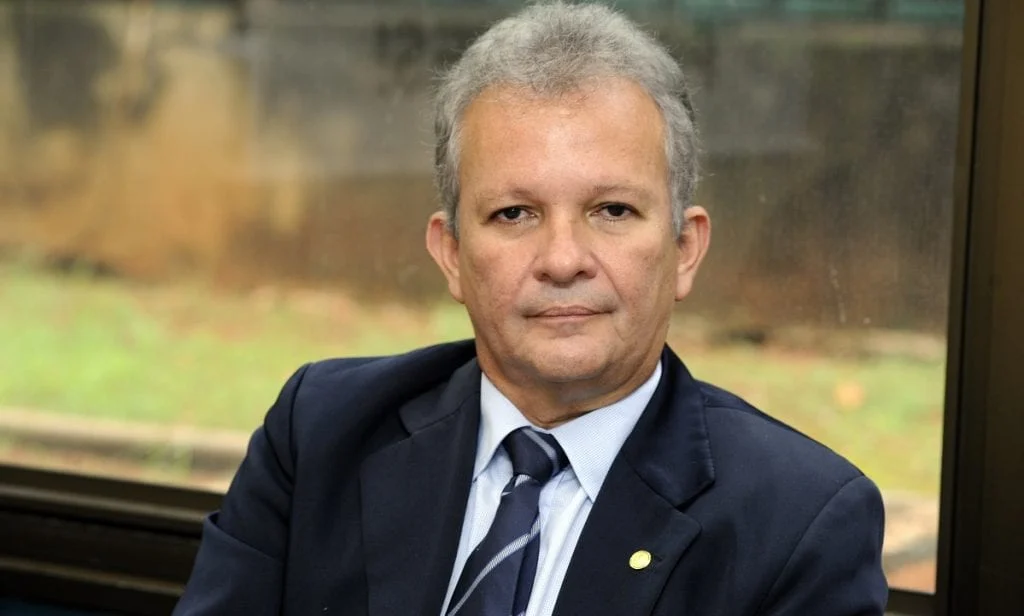 Executiva do PDT decide integrar base de Elmano; bancada estadual terá liberdade de posição