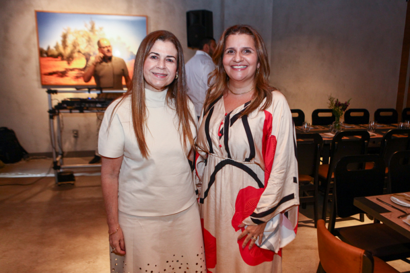 Sessão parabéns - Martinha Assunção reúne amigos e familiares para almoço de aniversário em Fortaleza