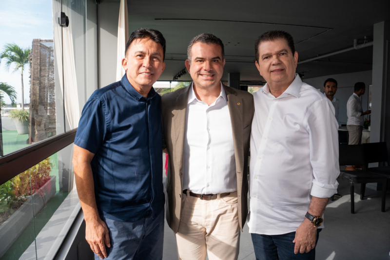 Turismo estratégico - Almoço no Iate Clube de Fortaleza reúne o ministro Celso Sabino e o secretário estadual Eduardo Bismarck