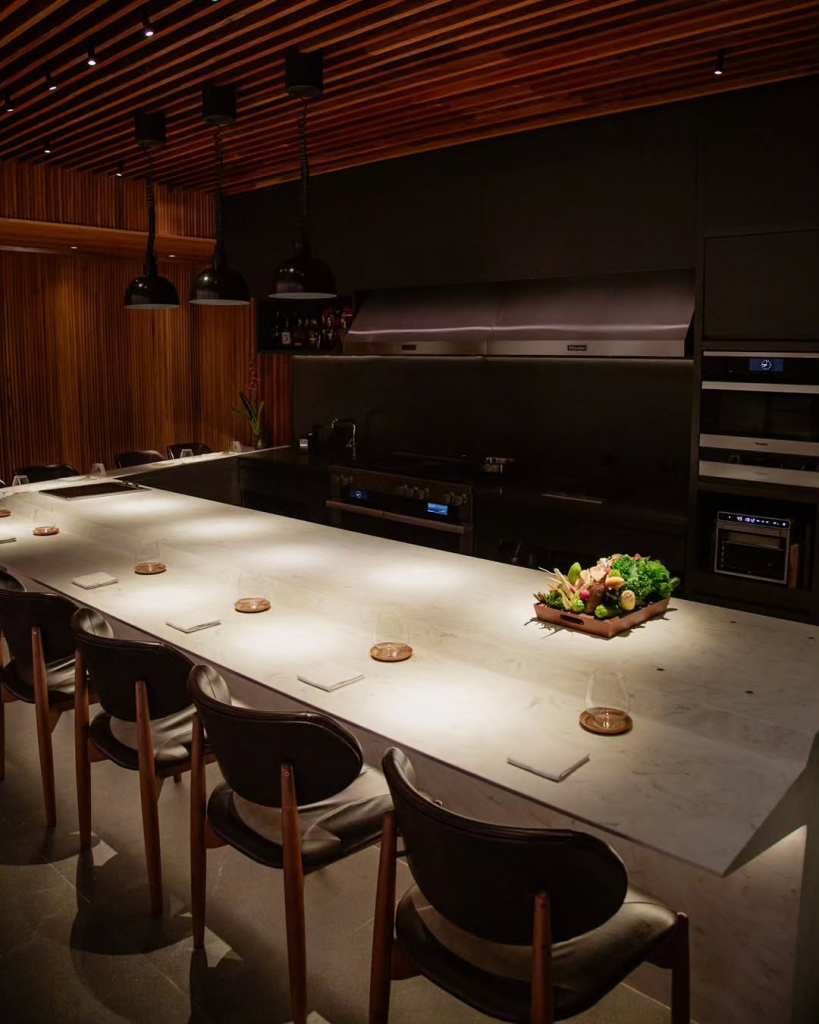 Em Nossa Cozinha Balcão, Recebemos 10 Pessoas Por Noite. As Reservas São Feitas Somente Através Do Site Www.lasai.com.br