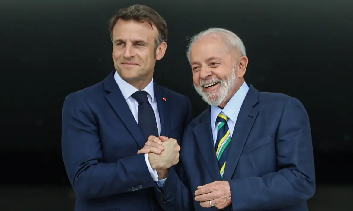 Lula viaja à França para receber título de Doutor Honoris Causa da Universidade de Paris