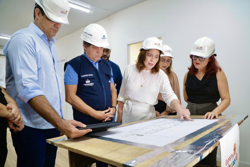 Evandro vistoria obras do Centro Girassol e anuncia inauguração para o início de julho