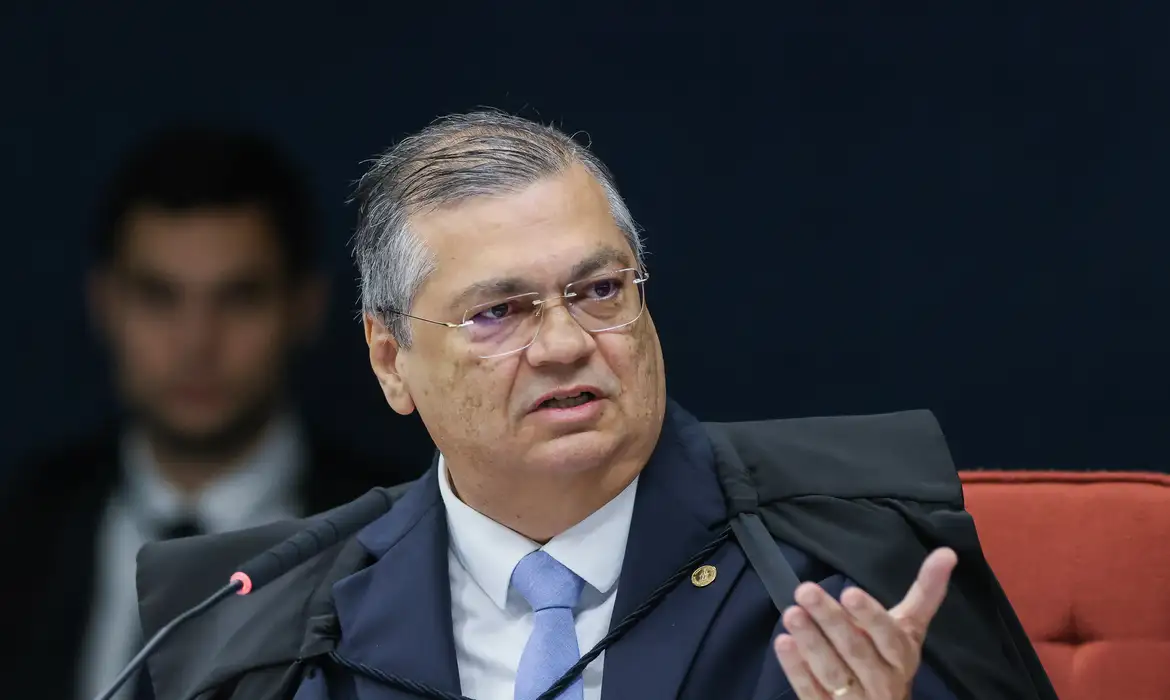 Ministro Flávio Dino vota por responsabilizar redes sociais por conteúdos ilegais