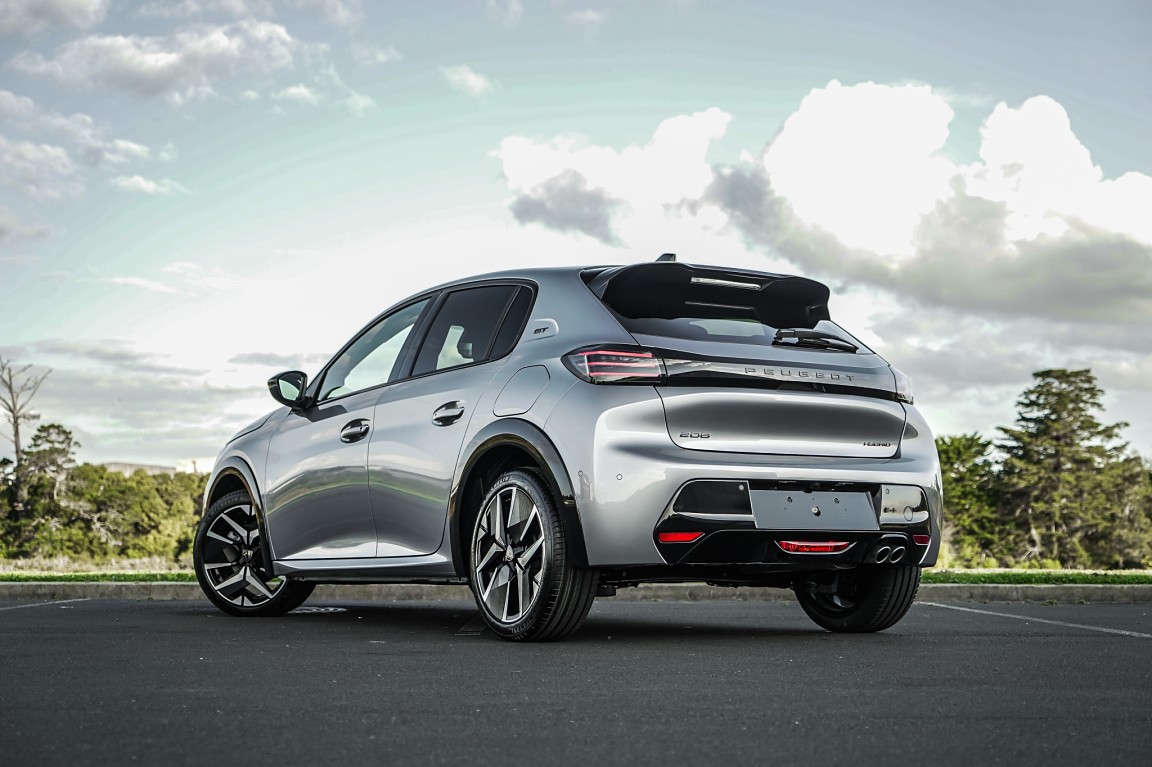 Peugeot 208 GT é lindo, empolga na estrada e repassa bastante esportividade