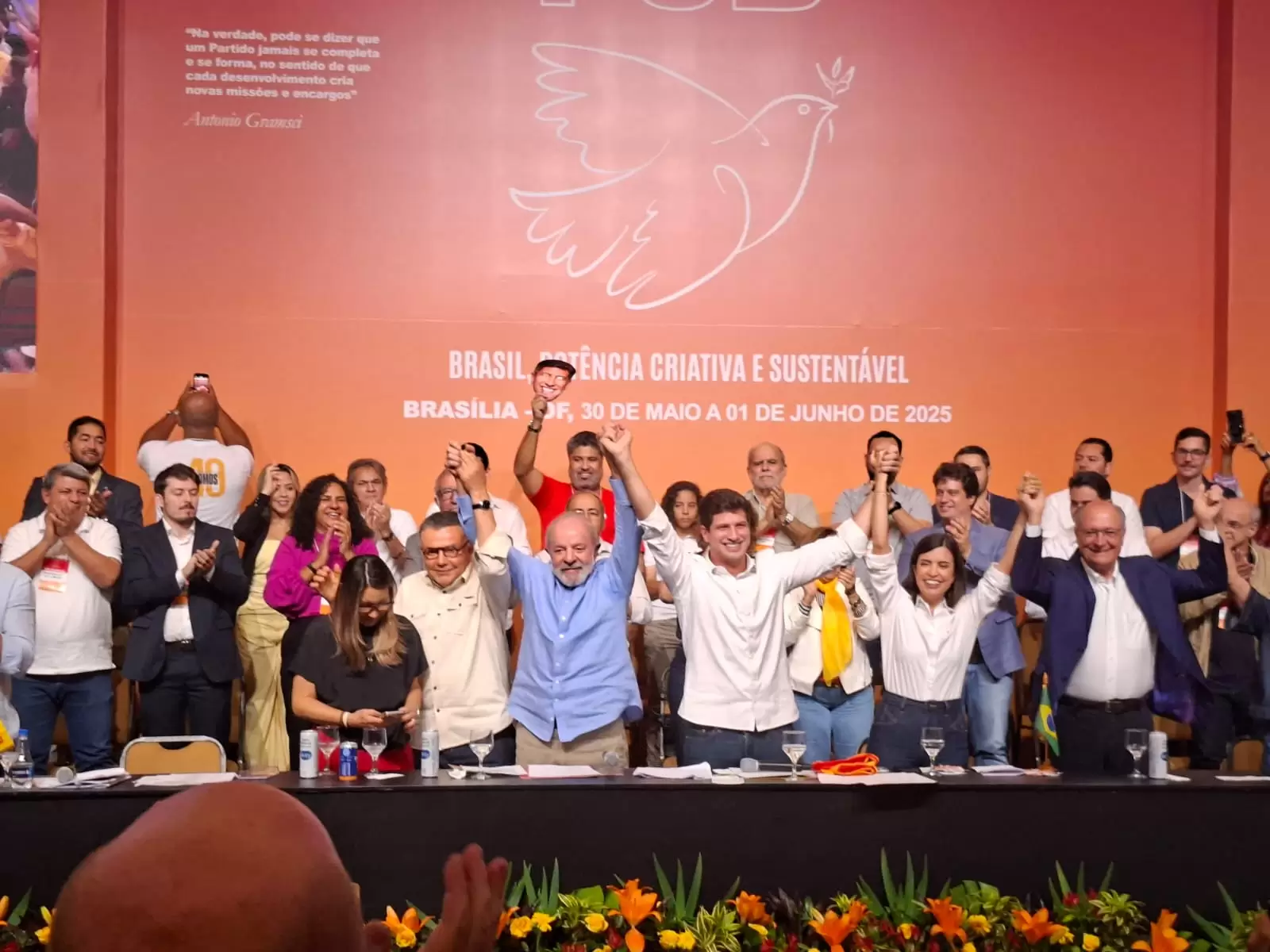 João Campos assume presidência do PSB com aceno à manutenção da aliança Lula-Alckmin para 2026