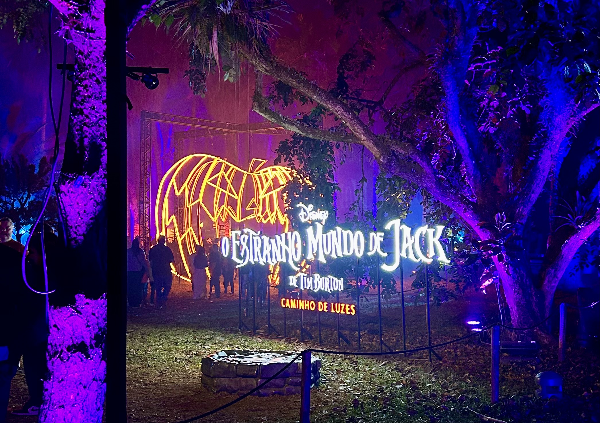 Mostra temática de “O Estranho Mundo de Jack” ilumina o Jardim Botânico de SP