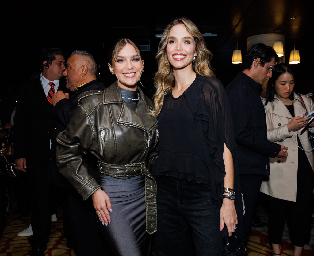 Isabella Santoni E Carol Dias