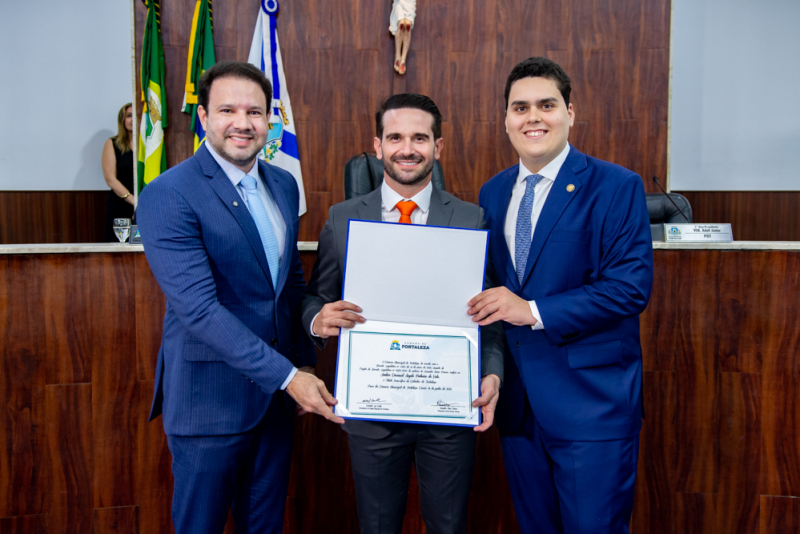 Diretor da CMFor Emanuel Ângelo é agraciado com o título de Cidadão Fortalezense