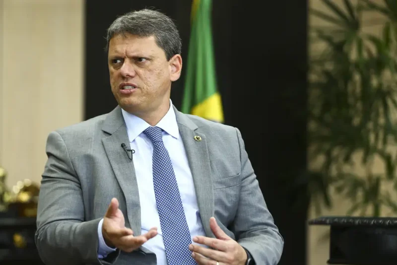 Tarcísio de Freitas intensifica agenda pública e reforça vínculo com Bolsonaro