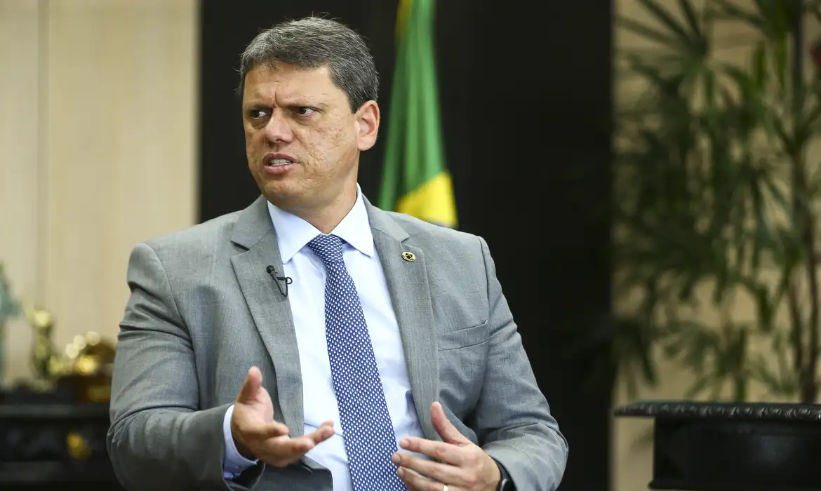 Tarcísio de Freitas intensifica agenda pública e reforça vínculo com Bolsonaro