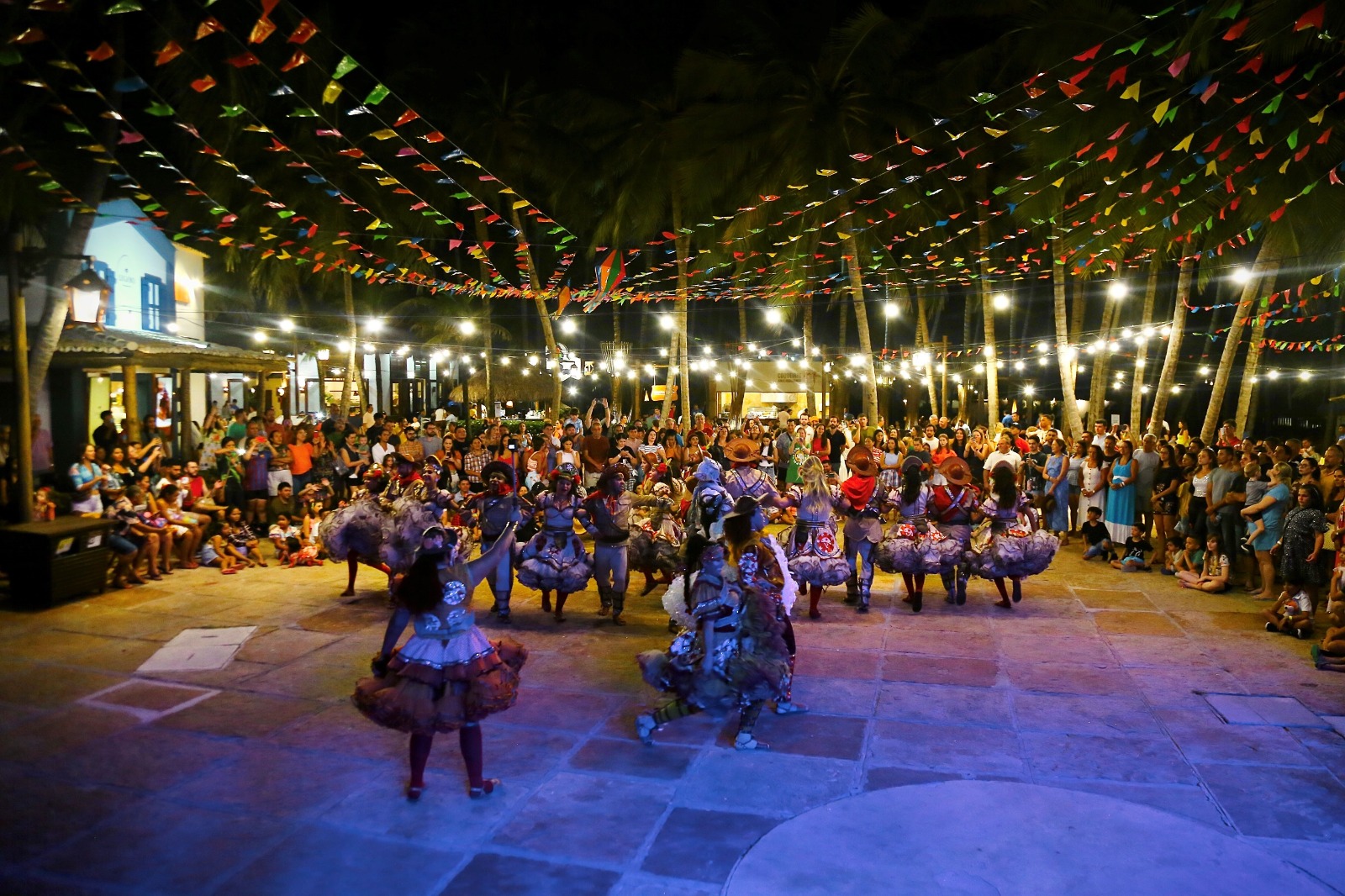 Beach Park entra no clima junino com programação gratuita e shows na Vila Azul do Mar