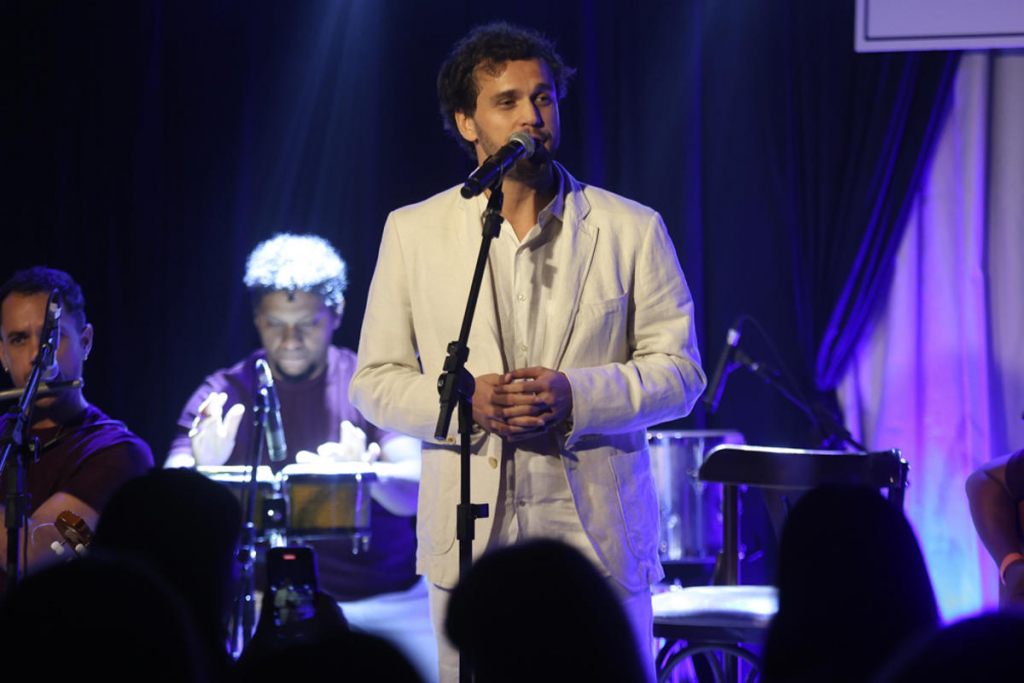 Theo Bial Lança álbum