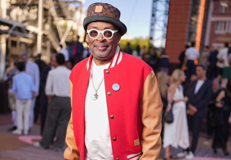 Moda masculina - Pharrell reúne Índia contemporânea e jogo de infância na abertura da Paris Men’s Fashion Week