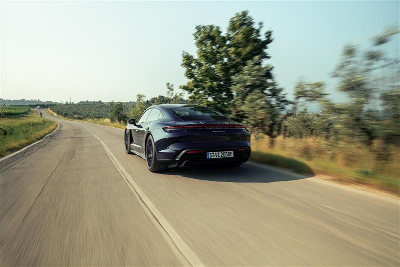 Taycan 4s Edição '40 Anni Porsche Italia' (2)