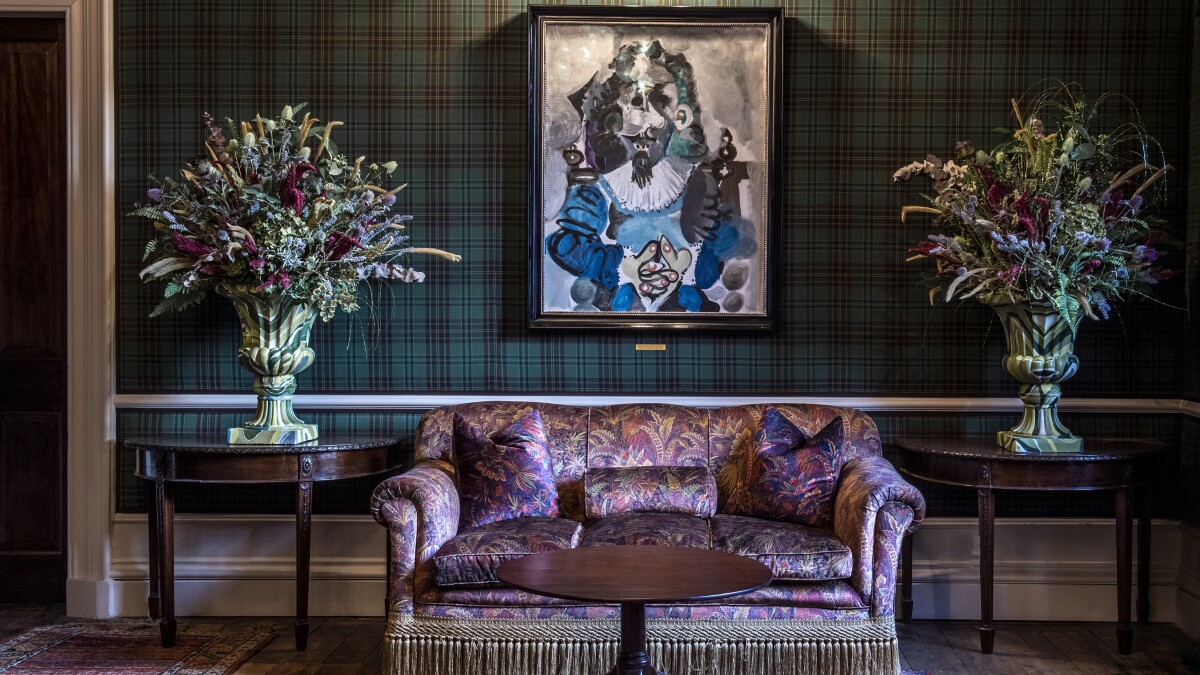 Hotelaria de luxo oferece hospedagem entre obras de Picasso, Dalí e Takashi Murakami