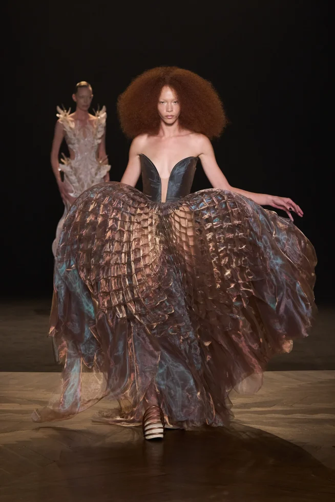 00004 Iris Van Herpen Fall 2025 Couture Credit Gorunway 654x981