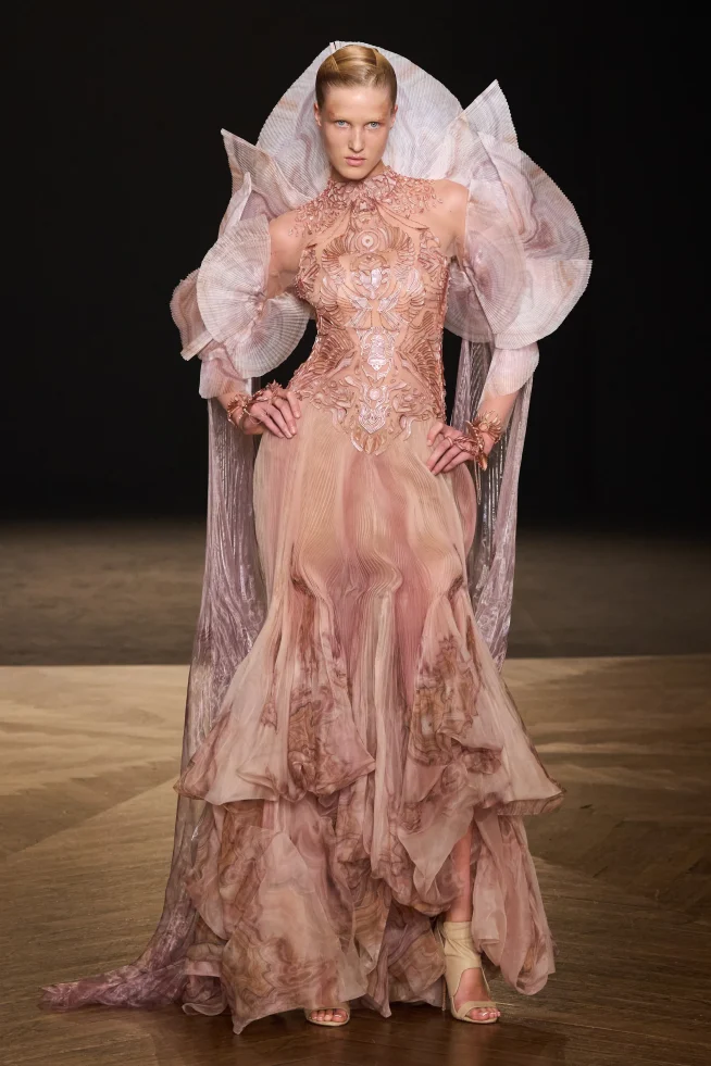 00007 Iris Van Herpen Fall 2025 Couture Credit Gorunway 654x981