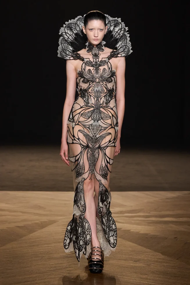 00009 Iris Van Herpen Fall 2025 Couture Credit Gorunway 654x981