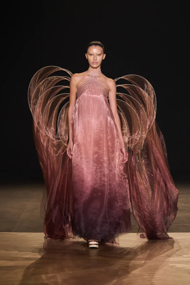 00016 Iris Van Herpen Fall 2025 Couture Credit Gorunway 654x981