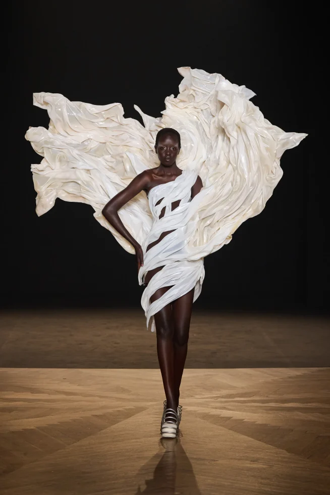 00018 Iris Van Herpen Fall 2025 Couture Credit Gorunway 654x981
