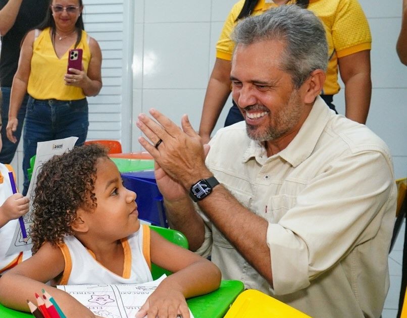 Governador Elmano de Freitas celebra 85,3% de alfabetização na idade certa: melhor resultado do País