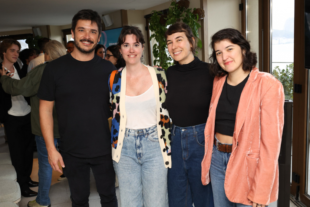 
				Adriano Carneiro De Mendonça, Andréa Caldas, Maíra Marques E Gabriela Davies
				