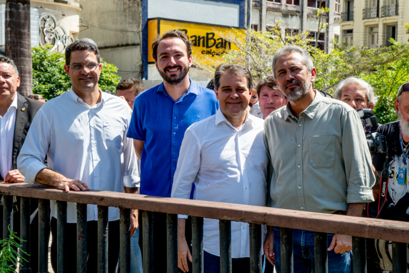 Patrimônio cearense - Governador Elmano de Freitas e prefeito Evandro Leitão formalizam ordem de serviço para requalificação da Praça do Ferreira