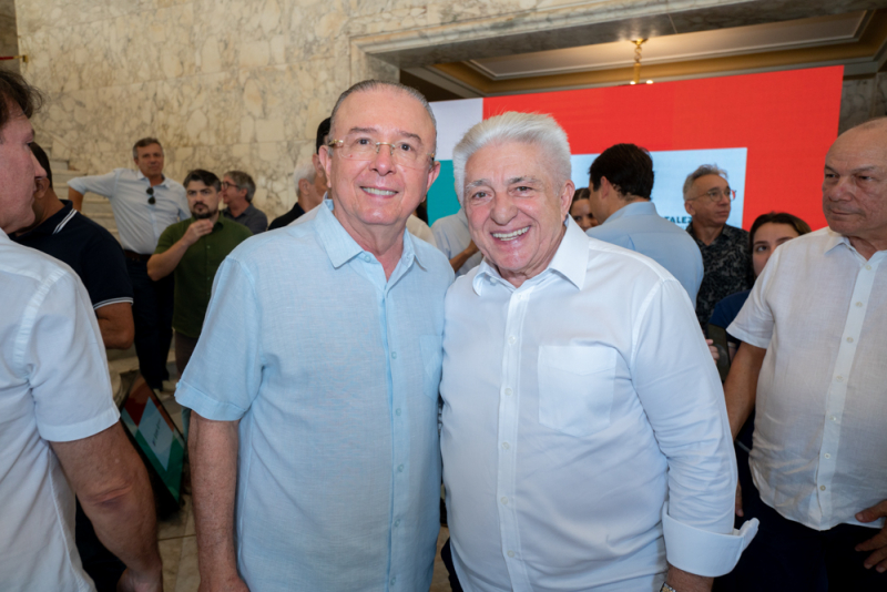 Patrimônio cearense - Governador Elmano de Freitas e prefeito Evandro Leitão formalizam ordem de serviço para requalificação da Praça do Ferreira