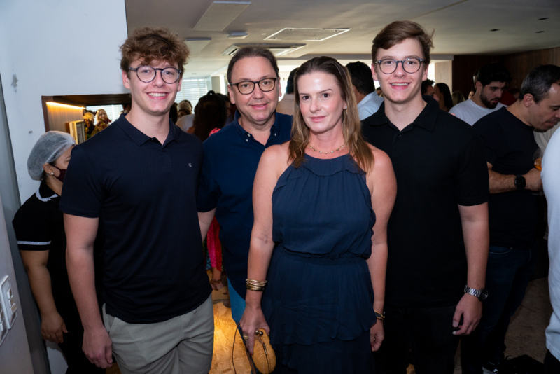 Mimofolia - Endereço de Marina e Léo Albuquerque vira hotspot do Fortal com show da Banda Eva