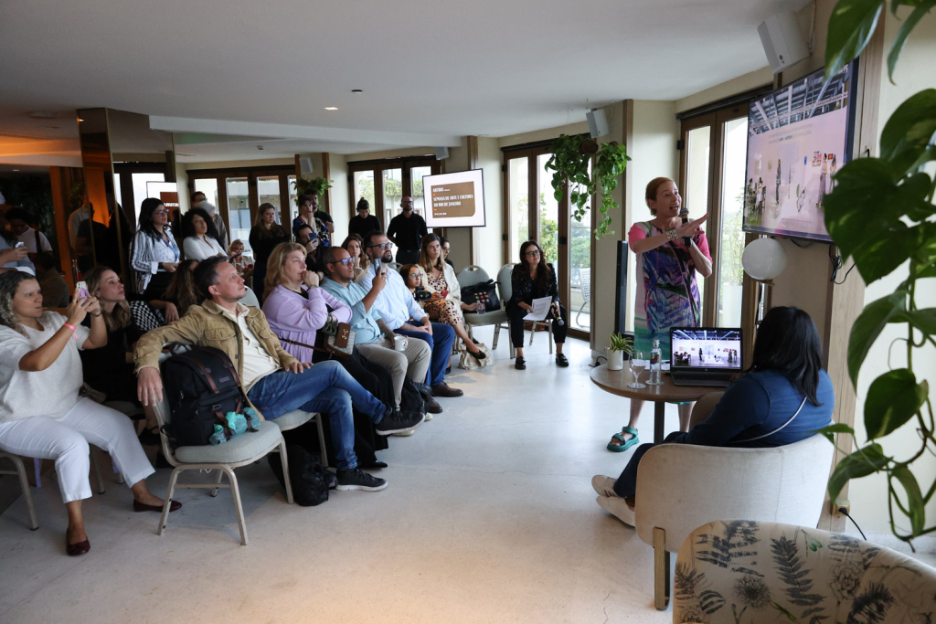 
				Art Talk No Fairmont Rio
				