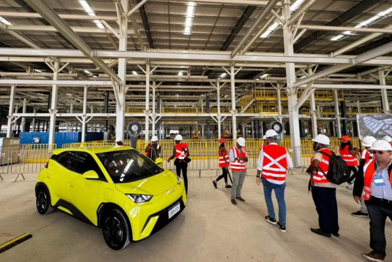 BYD expõe seu primeiro carro 100% brasileiro ao apresentar a nova fábrica em Camaçari (BA)