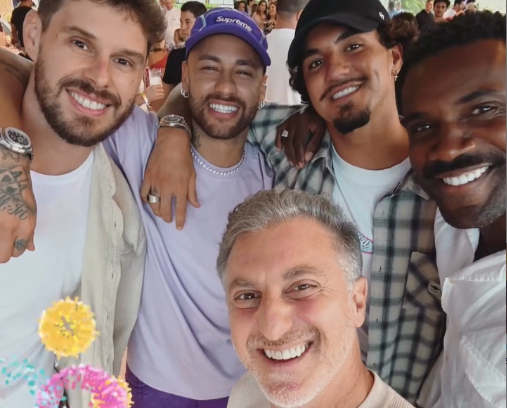 Para celebrar Bruninho, Luciano Huck compartilha foto com Neymar e amigos da “Diretoria”