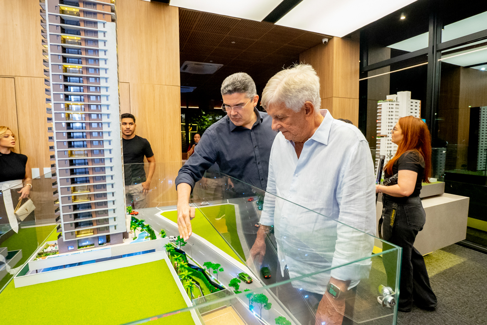 Cláudio Barreira E Assis Machado