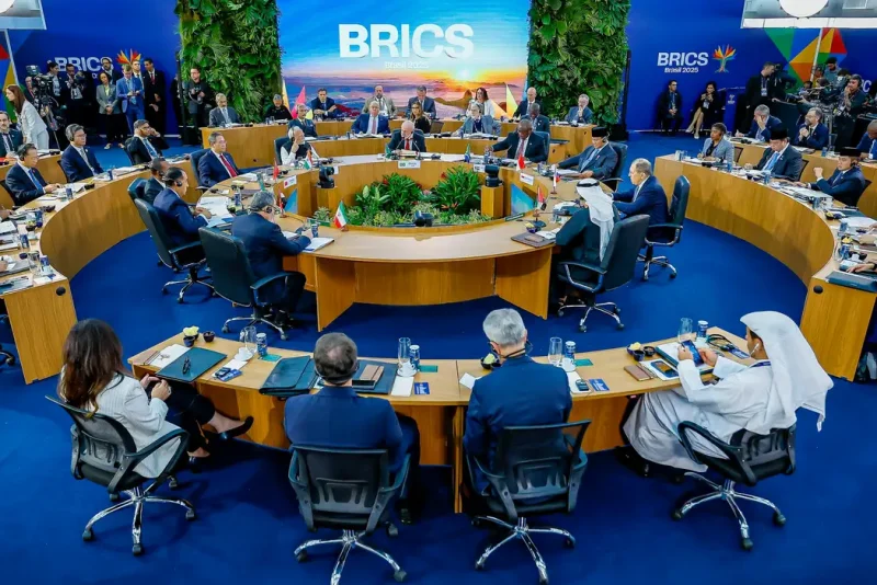 Brics pede renegociação de dívidas de países pobres dentro do G20
