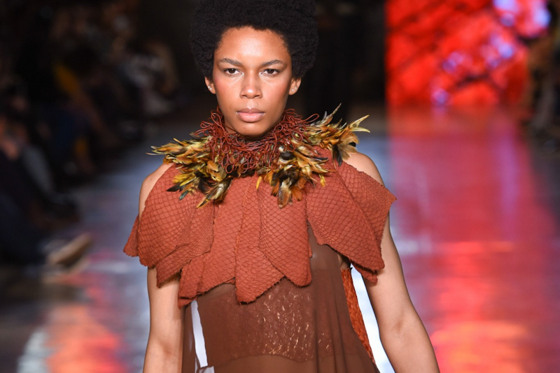 Resgate sensível - Casa de Criadores costura memória, floresta e futuro no quinto dia de desfile em São Paulo