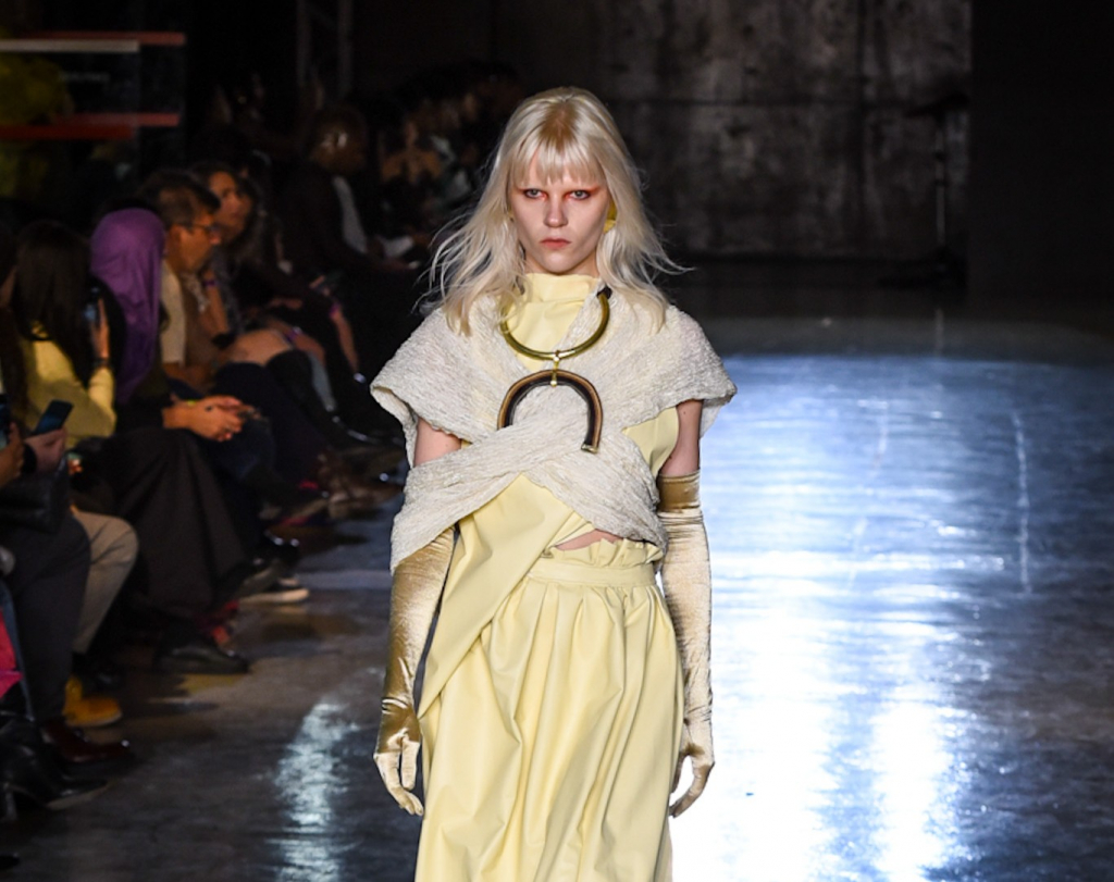 Desfile Notequal 6619