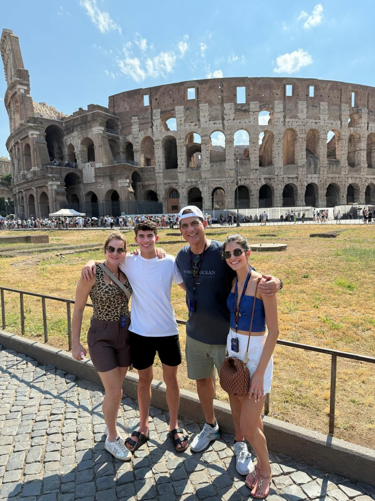 Durval Lélys Com A Família, Em Roma (2)