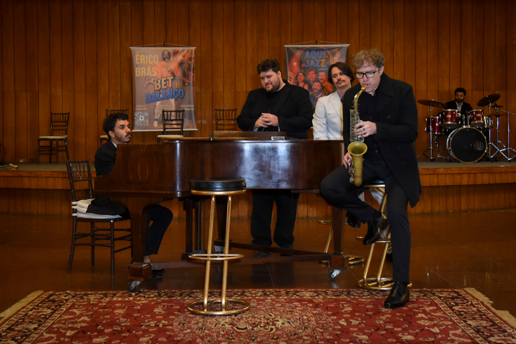 Elenco Aqui Jazz 3922