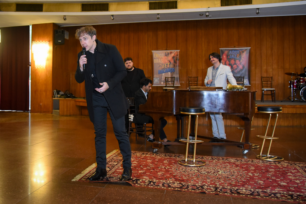 Elenco Aqui Jazz 3927