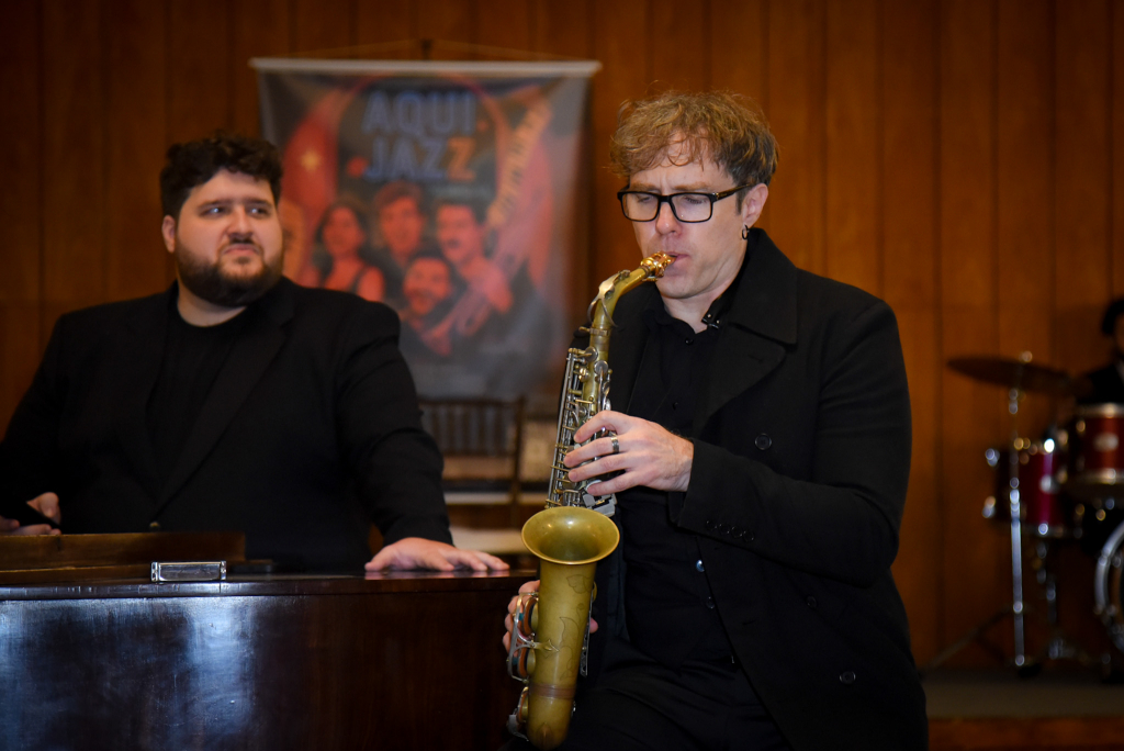 Elenco Aqui Jazz 3953