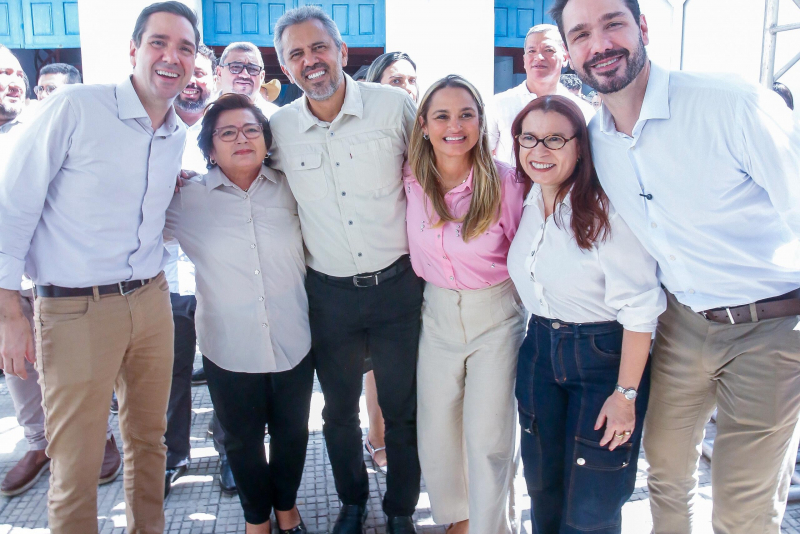 Elmano entrega nova creche, kits de saúde e promete até mil vagas de emprego em Aracati