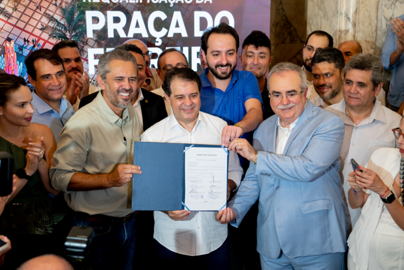 Patrimônio cearense - Governador Elmano de Freitas e prefeito Evandro Leitão formalizam ordem de serviço para requalificação da Praça do Ferreira