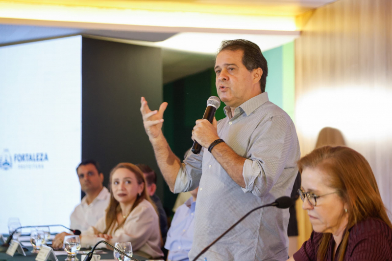 Evandro anuncia reforma de 16 CAPS e ampliação da rede de saúde mental