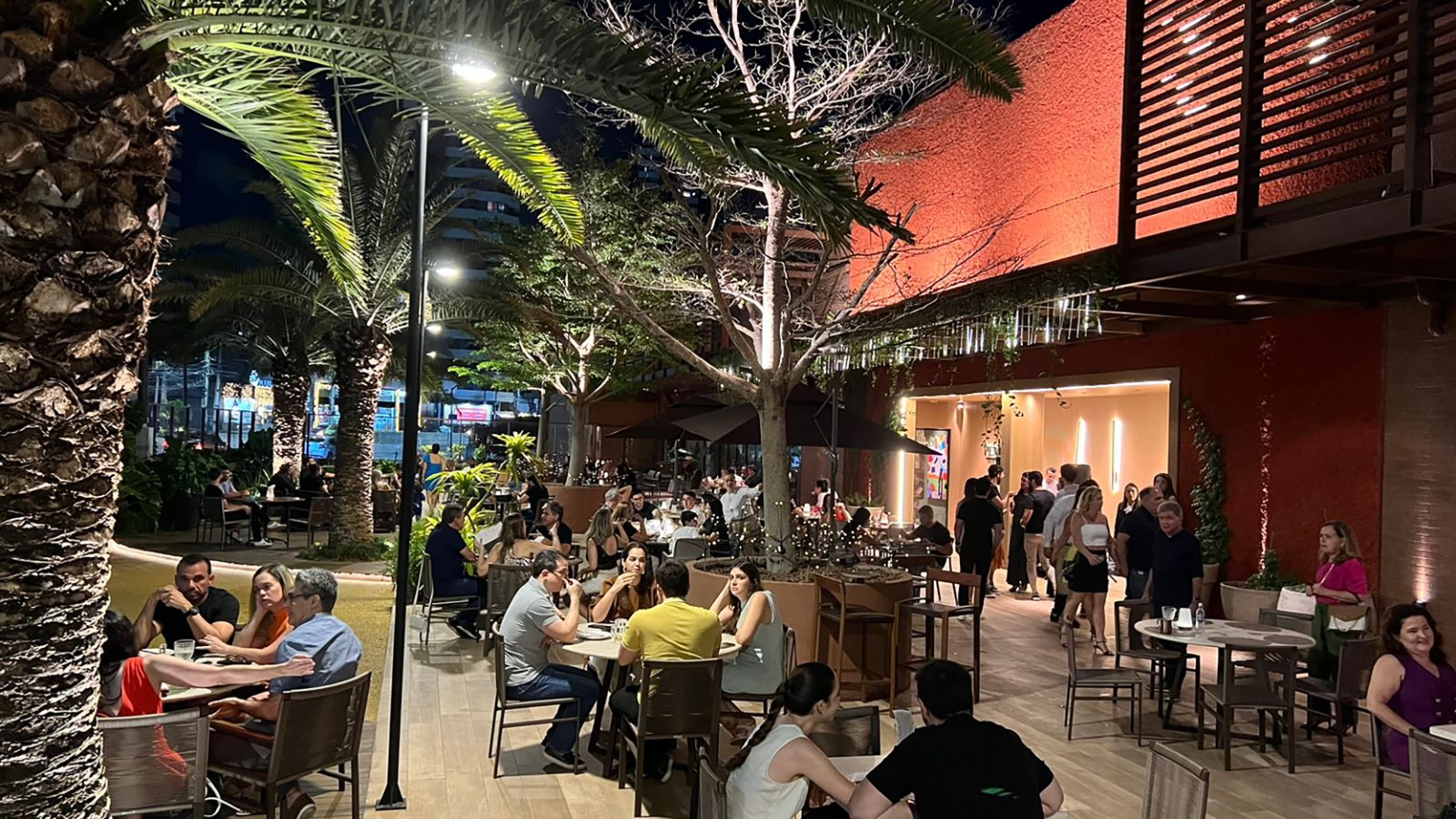 Com happy hour estendido, Garden Gastrobar vira parada obrigatória para o esquenta do Fortal