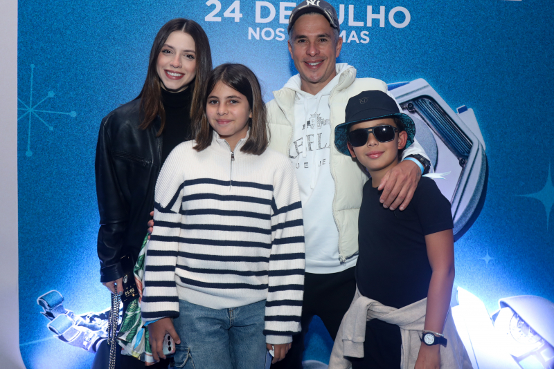 Celebridades prestigiam première de Quarteto Fantástico em São Paulo Celebridades prestigiam première de Quarteto Fantástico em São Paulo