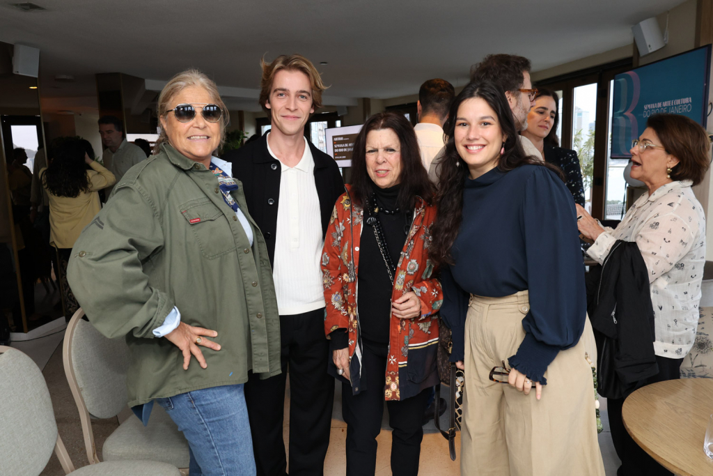 
				Keka Mendes, Eduardo Mac Laren, Vanda Klabin E Giuliana Poli
				