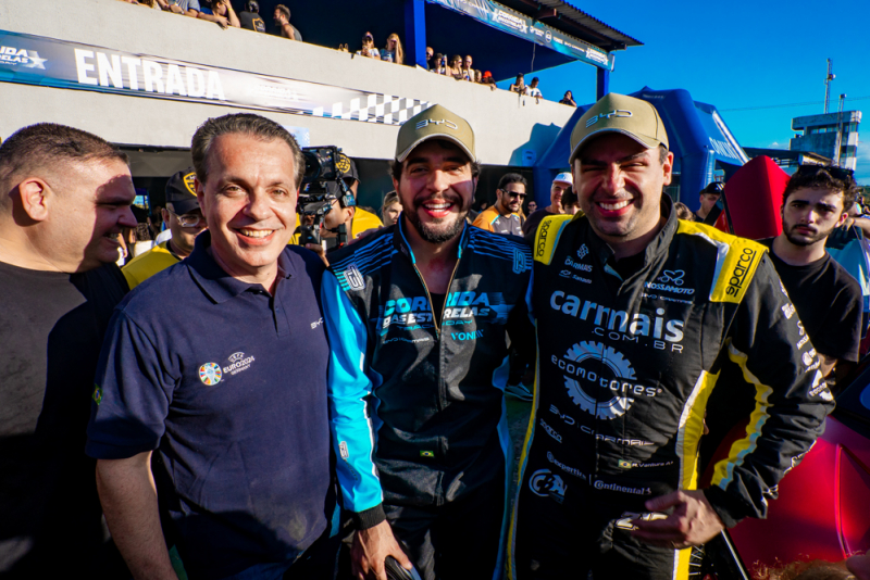 Automobilismo - BYD Carmais apresenta o exclusivo supercarro elétrico Yangwang U9 durante a Corrida das Estrelas