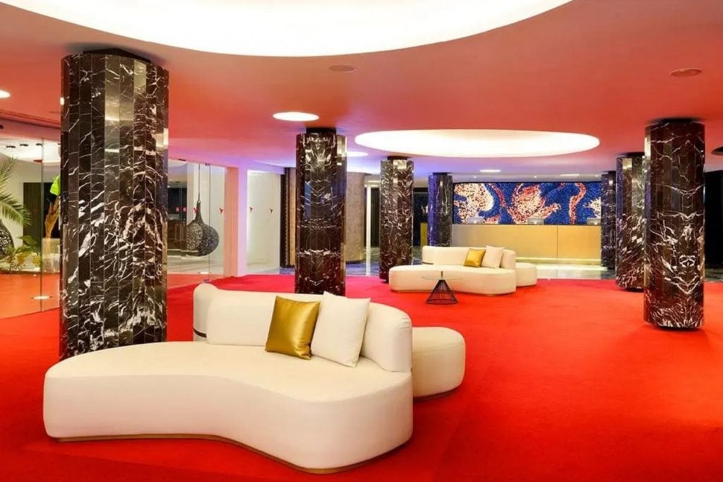 Life 4.festeje Mime Se E Divirta Se A Beira Da Piscina No The Unexpected Ibiza Hotel 1024x683